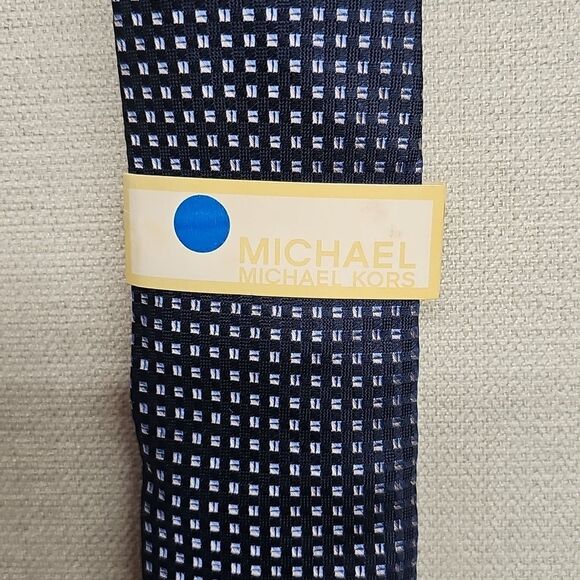 MICHAEL KORS NAVY GEOMETRIC SILK TIE BFPM-07-056 - Picture 2 of 5